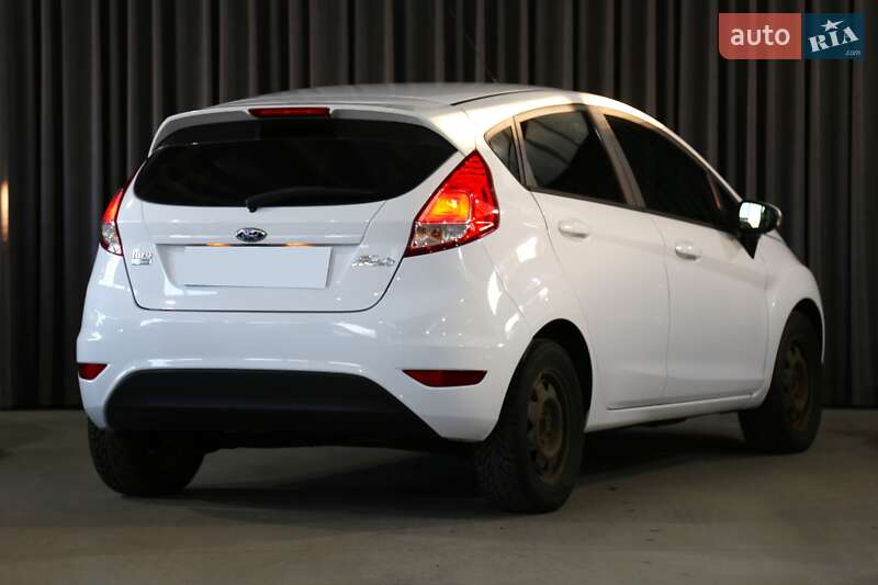 Хэтчбек Ford Fiesta 2015 в Киеве