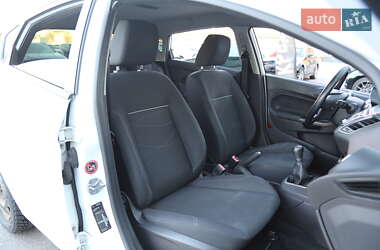 Хэтчбек Ford Fiesta 2015 в 
