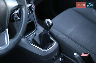 Хэтчбек Ford Fiesta 2015 в 