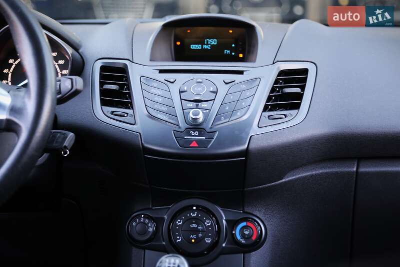 Хэтчбек Ford Fiesta 2015 в Киеве