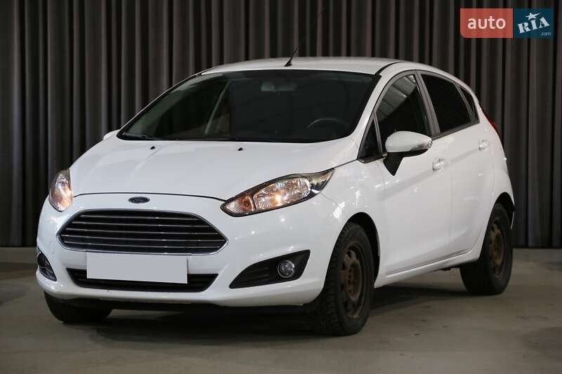 Хэтчбек Ford Fiesta 2015 в Киеве