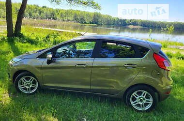 Хэтчбек Ford Fiesta 2015 в Ивано-Франковске