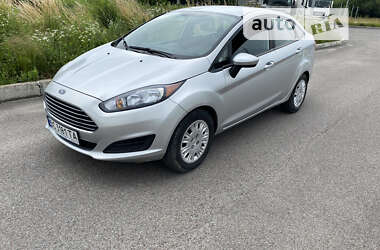 Седан Ford Fiesta 2015 в Львові