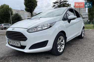 Хэтчбек Ford Fiesta 2015 в 