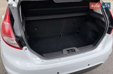 Хэтчбек Ford Fiesta 2015 в 