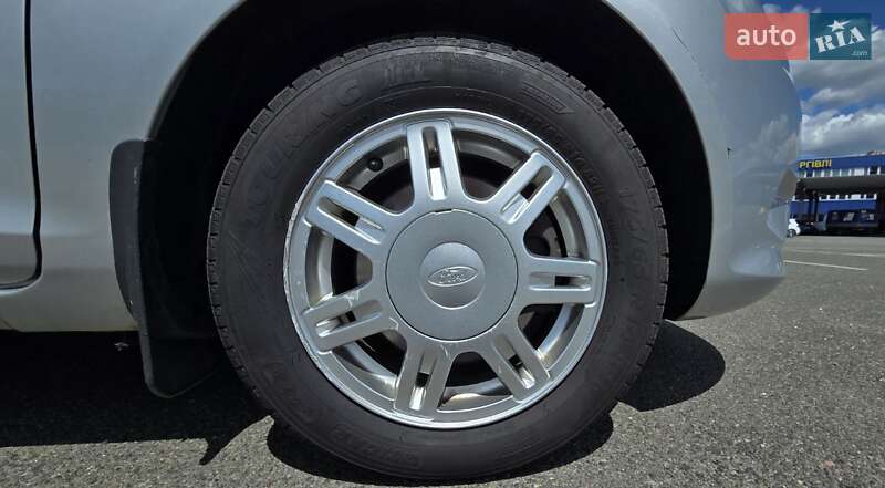 Хэтчбек Ford Fiesta 2012 в Киеве