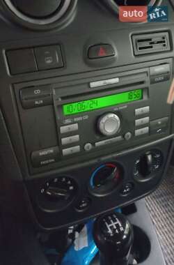 Хэтчбек Ford Fiesta 2007 в 
