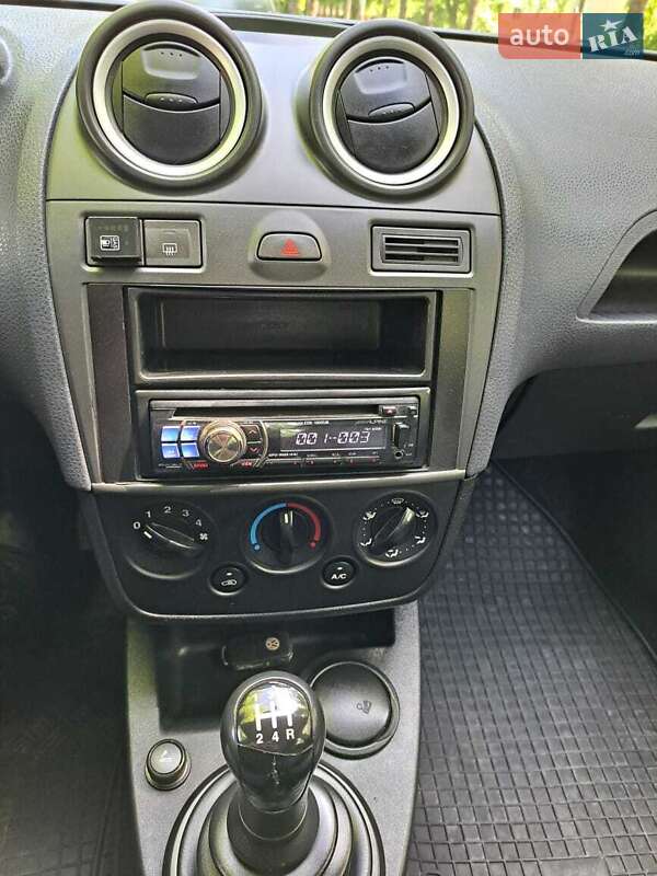 Хэтчбек Ford Fiesta 2006 в Сумах