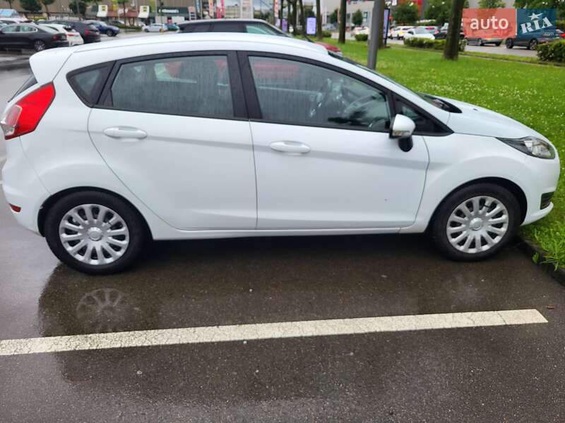 Хэтчбек Ford Fiesta 2016 в Ужгороде