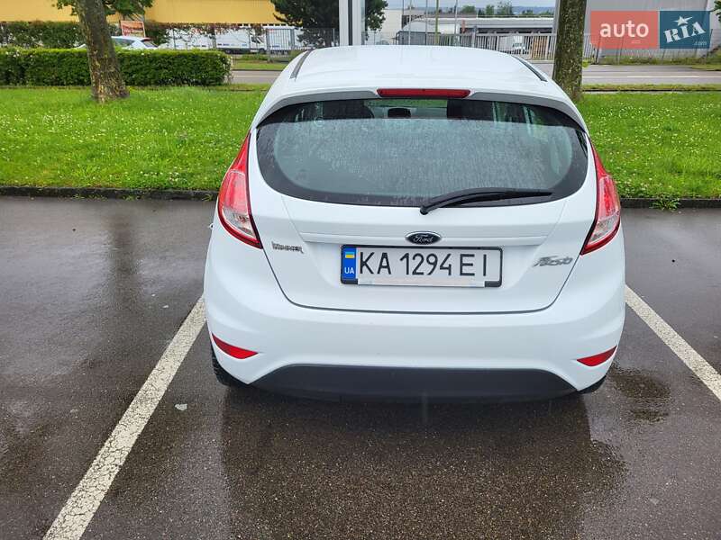 Хэтчбек Ford Fiesta 2016 в Ужгороде