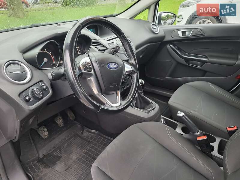 Хэтчбек Ford Fiesta 2016 в Ужгороде