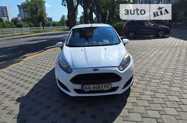 Хетчбек Ford Fiesta 2016 в Києві