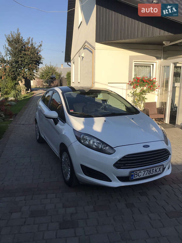 Седан Ford Fiesta 2014 в Львові