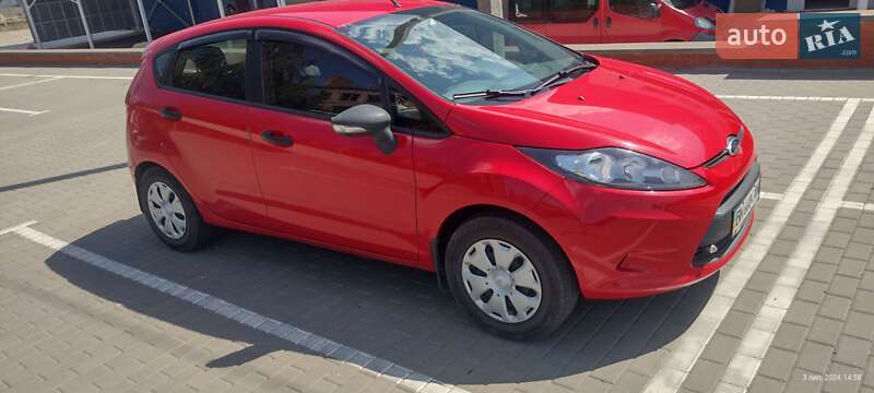 Хетчбек Ford Fiesta 2010 в Ромнах