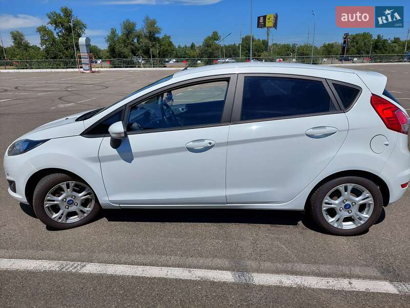 Хэтчбек Ford Fiesta 2016 в Киеве