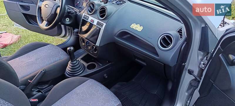 Хэтчбек Ford Fiesta 2007 в Новгород-Северском