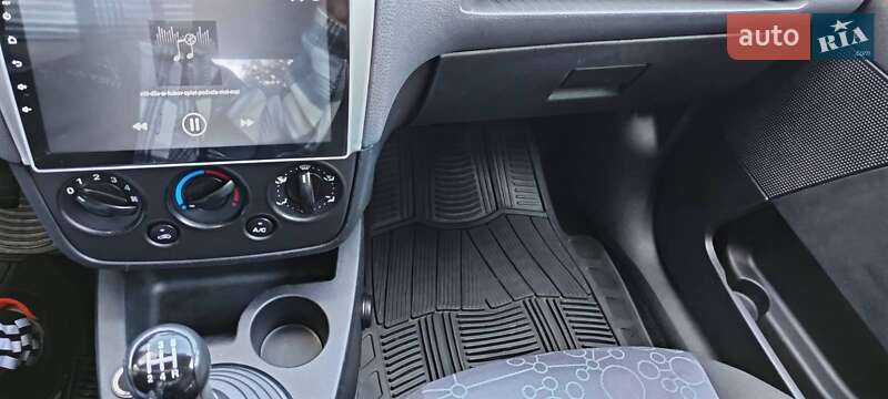 Хэтчбек Ford Fiesta 2007 в Новгород-Северском