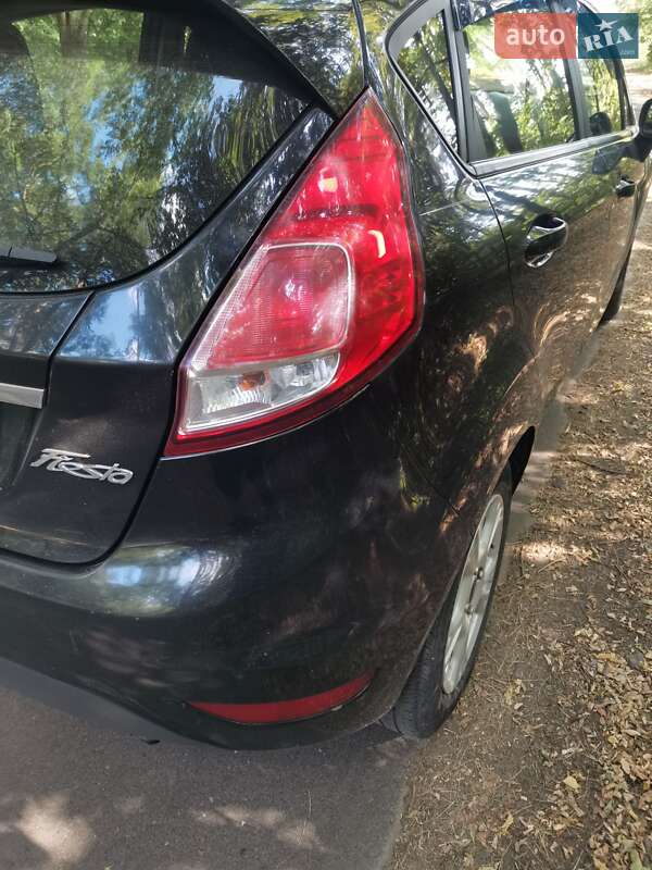 Хэтчбек Ford Fiesta 2016 в Киеве
