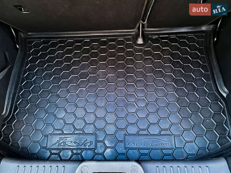 Хэтчбек Ford Fiesta 2016 в Кременчуге фото 11 Хэтчбек Ford Fiesta 2016 в Кременчуге