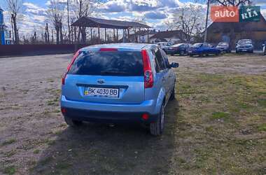 Хэтчбек Ford Fiesta 2007 в 