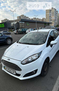 Хэтчбек Ford Fiesta 2015 в Киеве