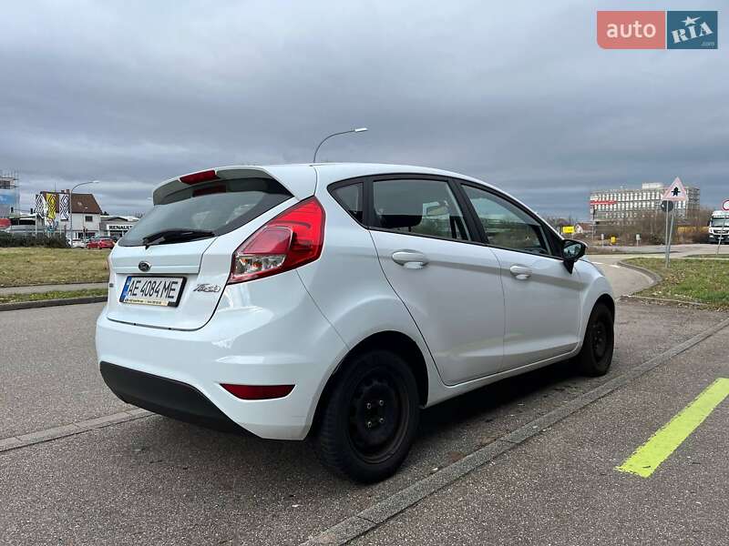 Хэтчбек Ford Fiesta 2016 в Каменском