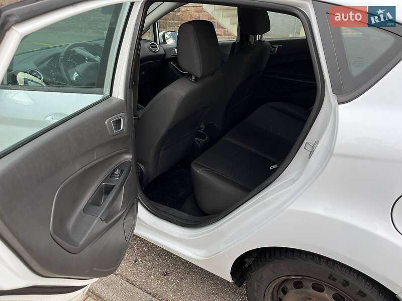 Хэтчбек Ford Fiesta 2016 в Каменском