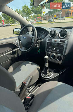 Хэтчбек Ford Fiesta 2007 в 