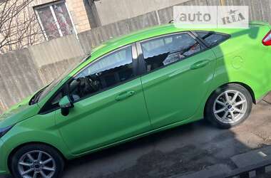 Седан Ford Fiesta 2014 в Чернігові