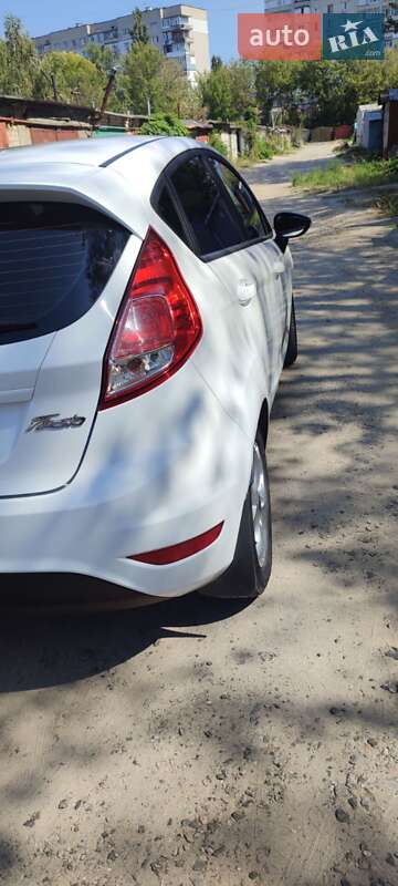 Хетчбек Ford Fiesta 2016 в Черкасах