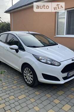 Хетчбек Ford Fiesta 2016 в Ужгороді