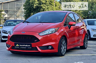 Хэтчбек Ford Fiesta 2016 в Киеве