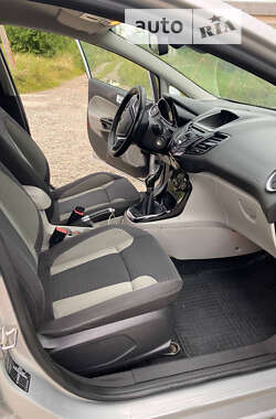 Хэтчбек Ford Fiesta 2013 в 