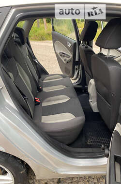 Хэтчбек Ford Fiesta 2013 в 