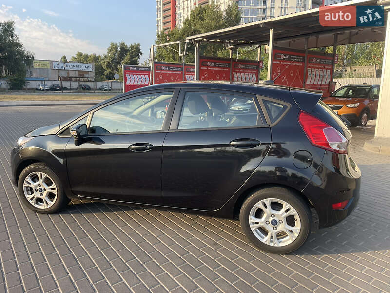 Хетчбек Ford Fiesta 2014 в Києві