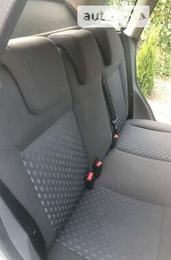Хэтчбек Ford Fiesta 2003 в 