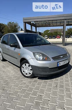 Хэтчбек Ford Fiesta 2006 в Шумске