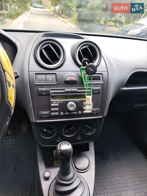 Хэтчбек Ford Fiesta 2006 в Запорожье