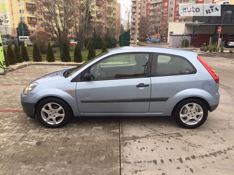 Хэтчбек Ford Fiesta 2006 в Поляне