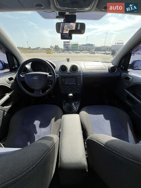 Хэтчбек Ford Fiesta 2005 в Киеве