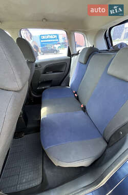 Хэтчбек Ford Fiesta 2005 в 