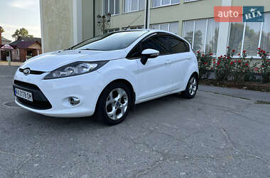 Хэтчбек Ford Fiesta 2011 в 