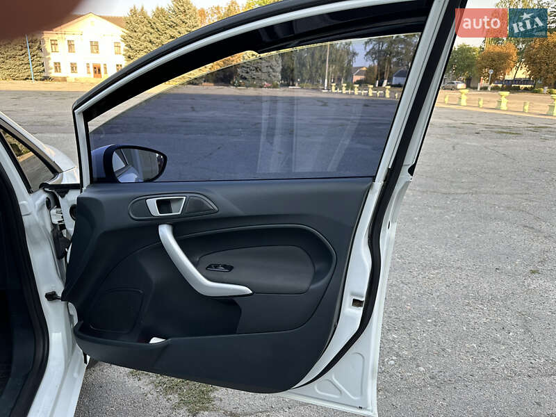 Хэтчбек Ford Fiesta 2011 в Краснограде фото 8 Хэтчбек Ford Fiesta 2011 в Краснограде