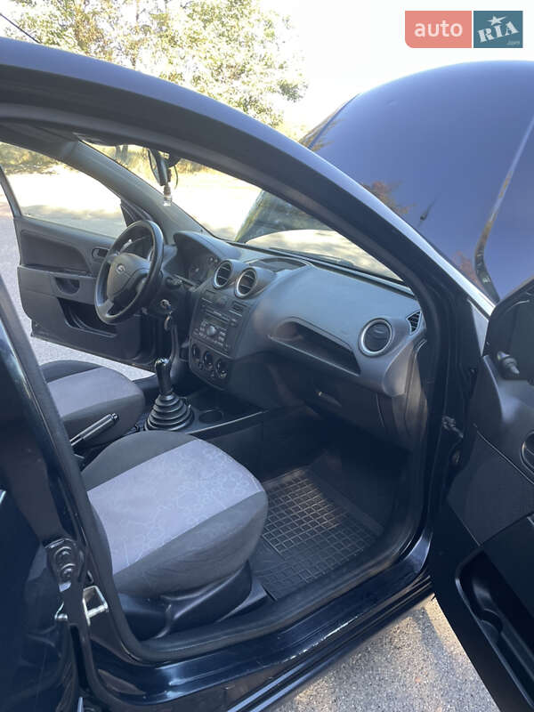 Хэтчбек Ford Fiesta 2007 в Лубнах