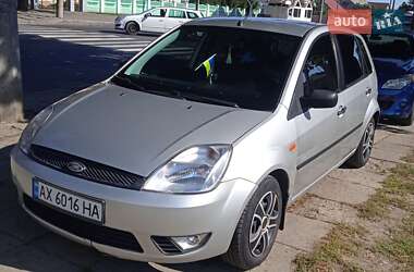 Хэтчбек Ford Fiesta 2005 в 