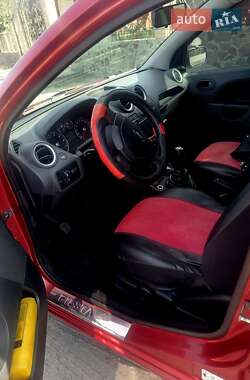 Хэтчбек Ford Fiesta 2006 в Гадяче