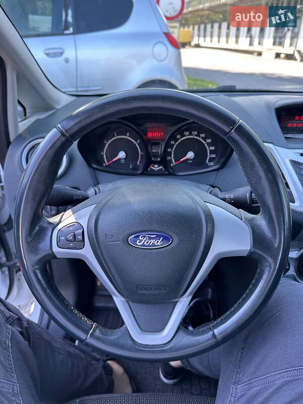 Хэтчбек Ford Fiesta 2012 в Киеве