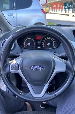 Хэтчбек Ford Fiesta 2012 в 