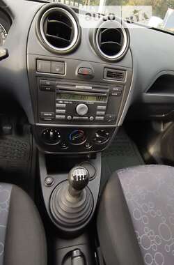 Хэтчбек Ford Fiesta 2007 в Киеве