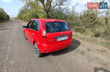 Хэтчбек Ford Fiesta 2007 в 
